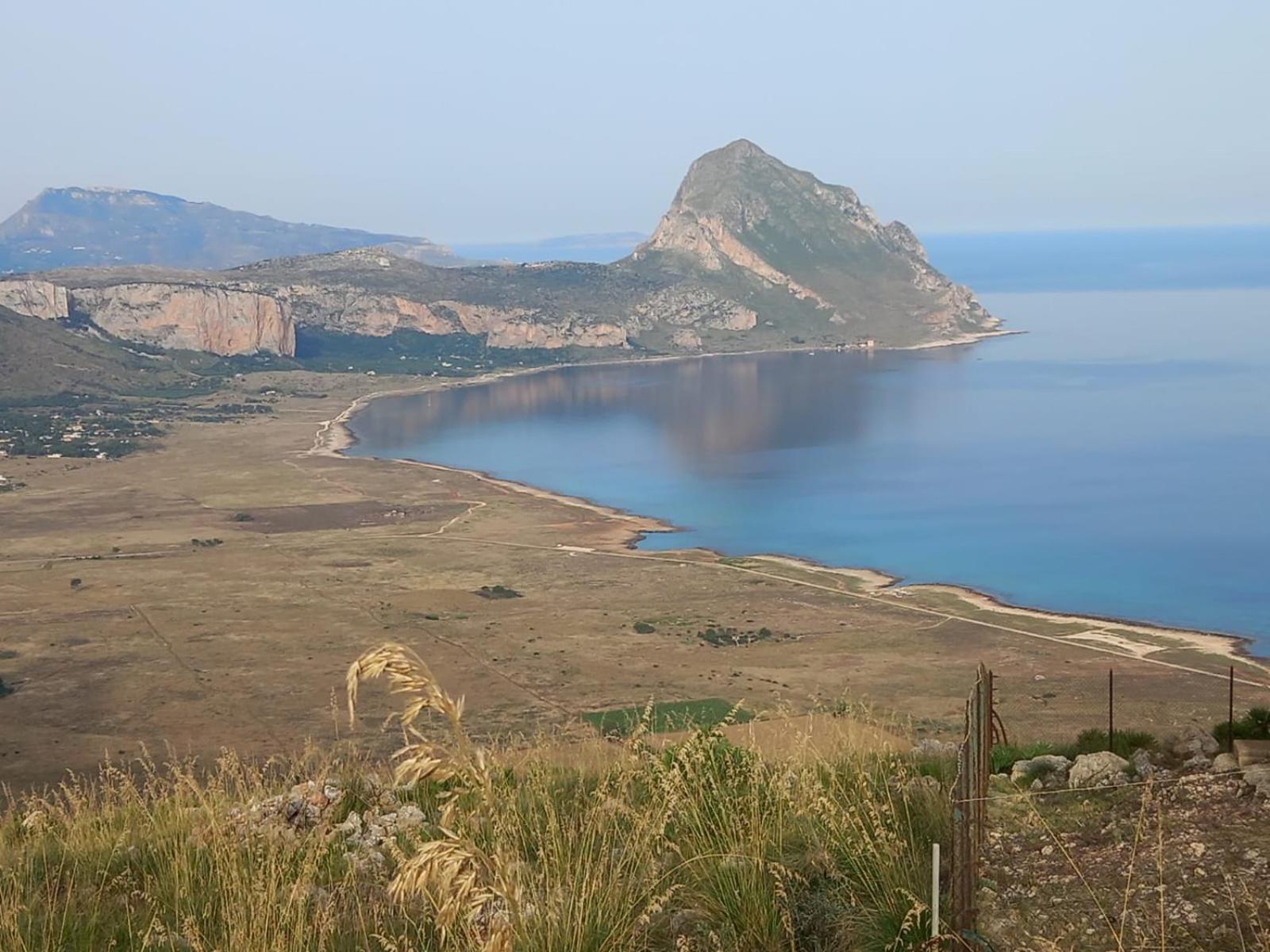 Отель Cala Di Ponente Кастеллуццо Экстерьер фото